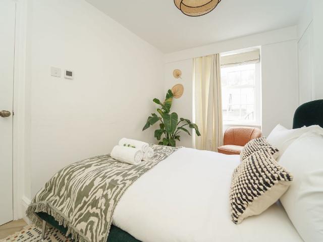 Apartment for rent in Spike Island, Bristol