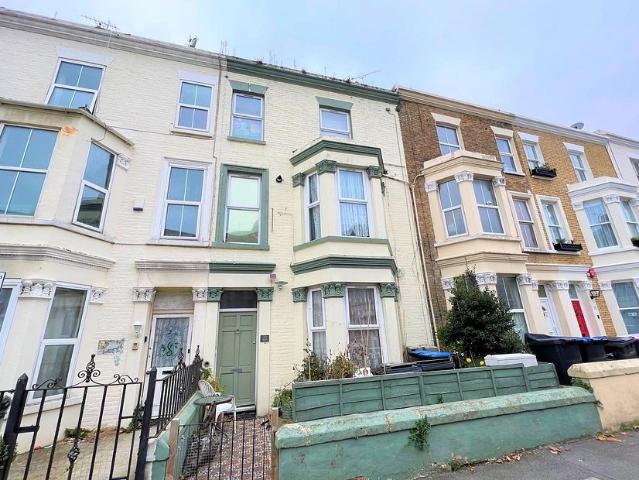 Apartment for rent in Cliftonville West, Acol