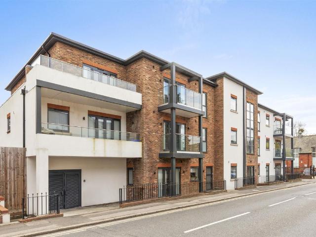 Apartment for rent in Totteridge, Cressex