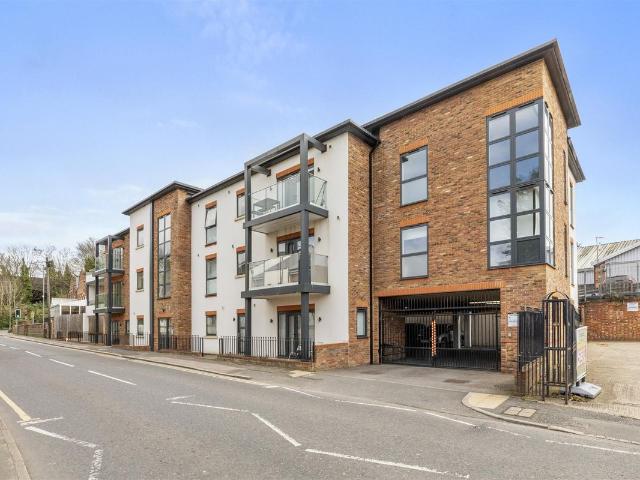 Apartment for rent in High Wycombe Community Board, High Wycombe