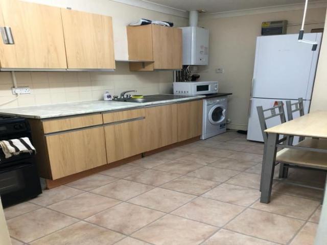 Apartment for rent in Loxford, Greater London