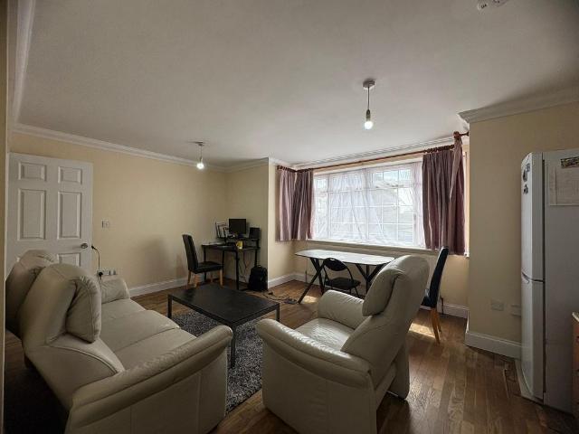 Apartment for rent in London Borough of Ealing, Hanwell