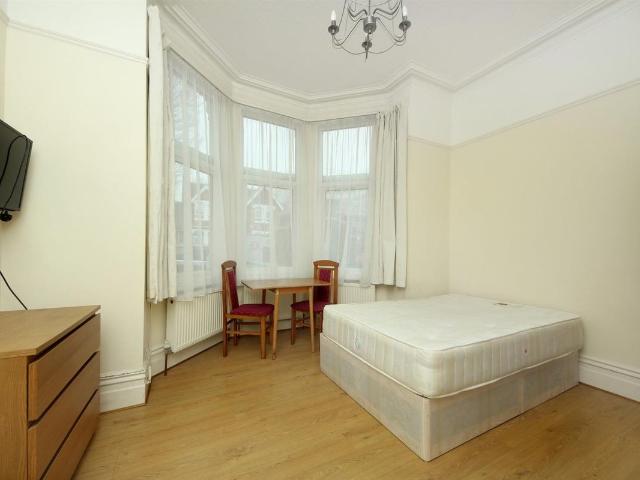 Studio for rent in London Borough of Ealing, Greater London