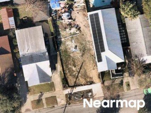 House for sale in Charleston