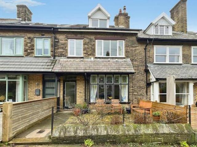 House for sale in Greengates, West Yorkshire