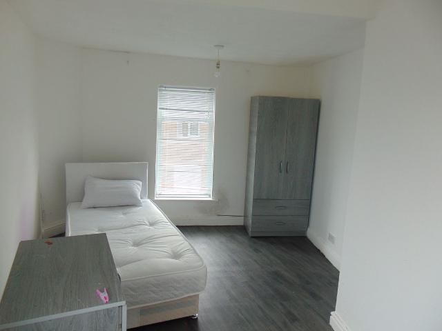 Room for rent in Lee Bank, Greater Manchester