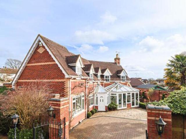 House for sale in Hatching Green, Five Acres