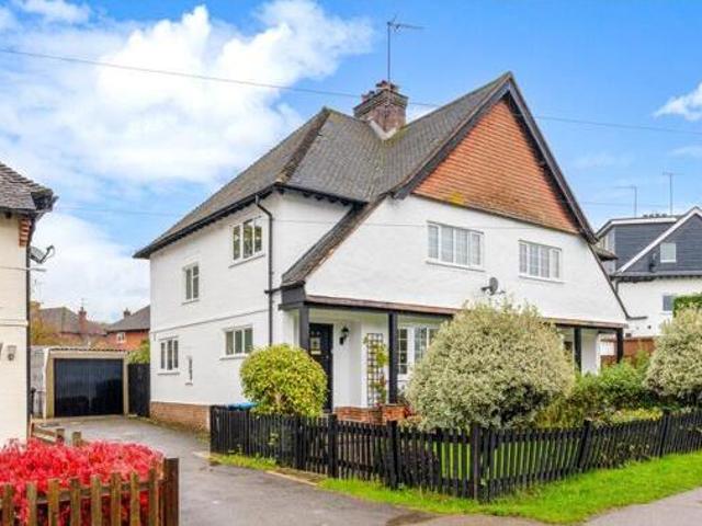 House for sale in Oxted, Hillview
