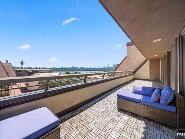 Condo for sale in Cliffside Park, New Jersey