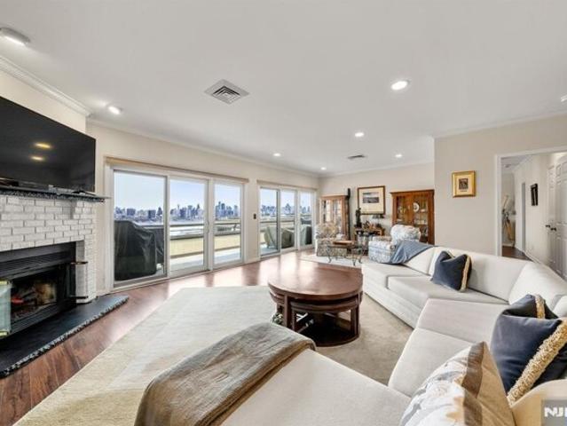 Condo for sale in Cliffside Park, New Jersey