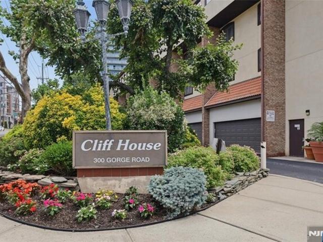 Condo for sale in Cliffside Park, New Jersey