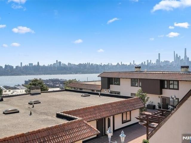 Condo for sale in Cliffside Park, New Jersey