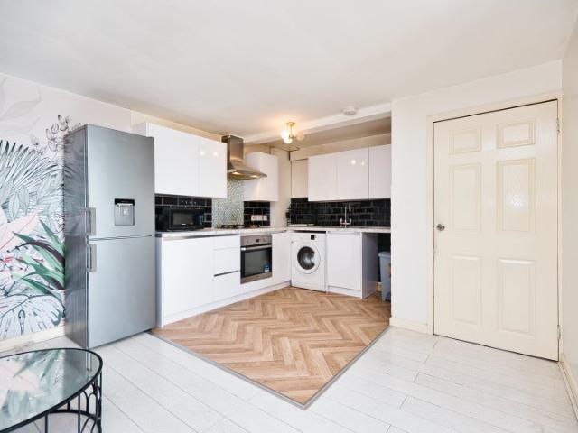 Apartment for rent in Thames View, Greater London