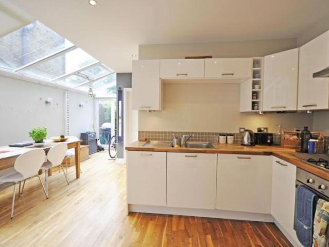 Apartment for rent in Mortlake, Greater London