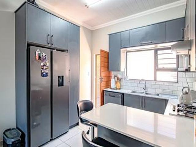 Townhouse for sale in Waterkloof, Gauteng