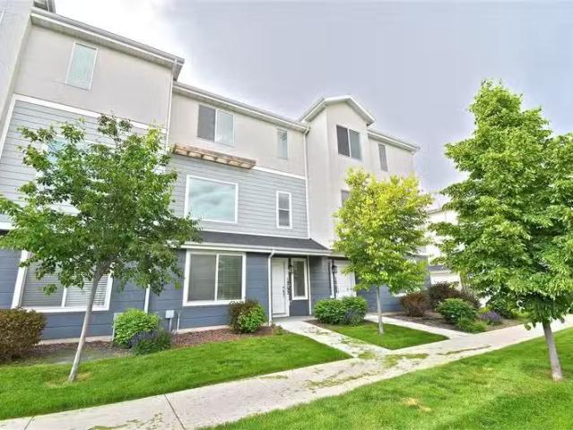 Condo for rent in Riverton