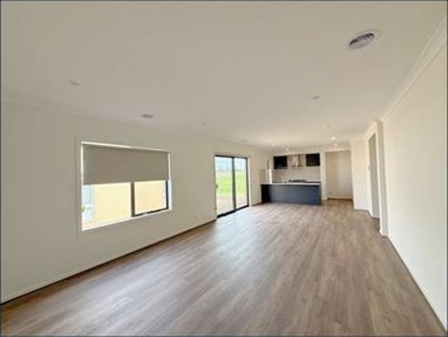 House for rent in Churchill, Victoria