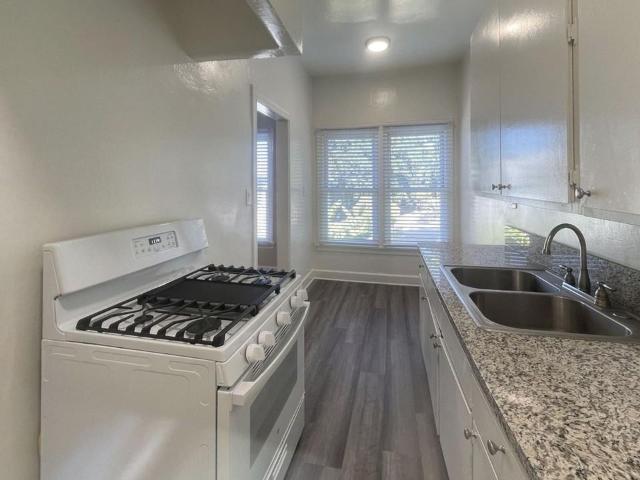 Apartment for rent in Canoga Park, California
