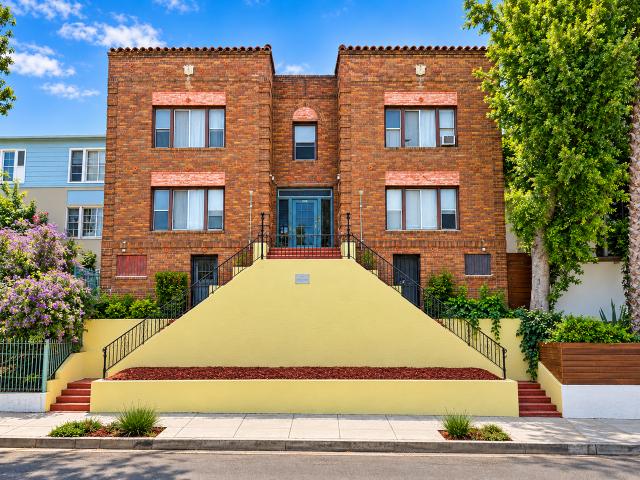 Apartment for rent in Canoga Park, California
