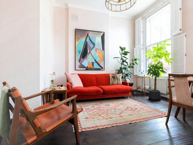 Apartment for rent in Queen's Park, Greater London