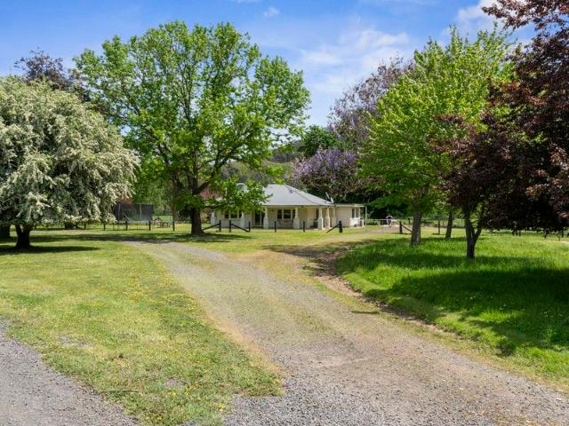 Cottage for sale in Ancona, Victoria