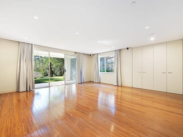Townhouse for rent in Huntleys Cove, Sydney