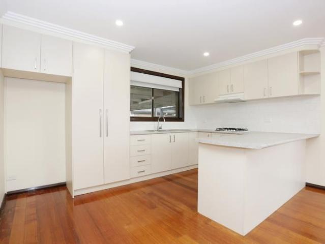 House for rent in Gladstone Park, Victoria