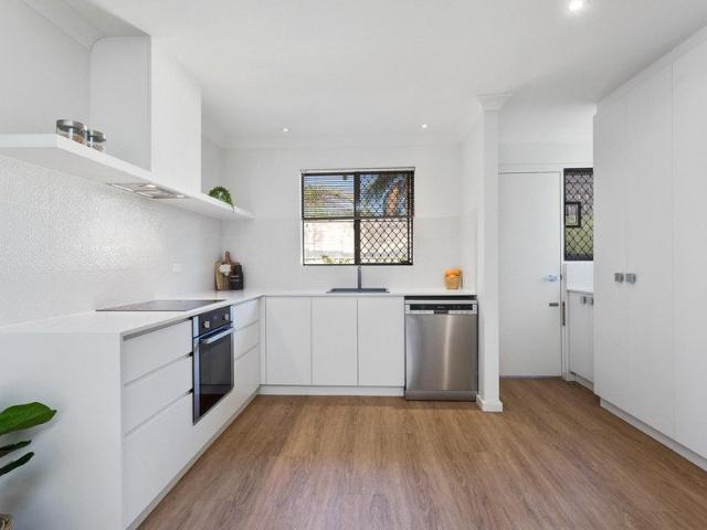 Villa for sale in Como, Western Australia