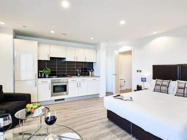 Apartment for rent in Egham Hythe, Runnymede