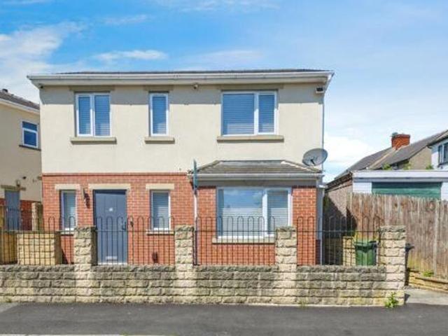 House for sale in Huddersfield, West Yorkshire