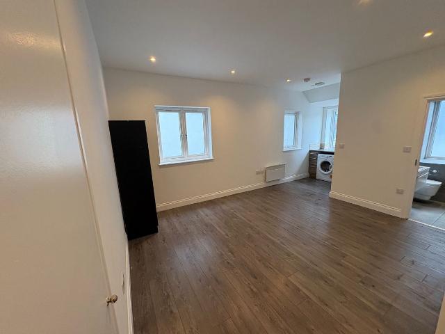 Studio for rent in London Borough of Ealing, Park Royal