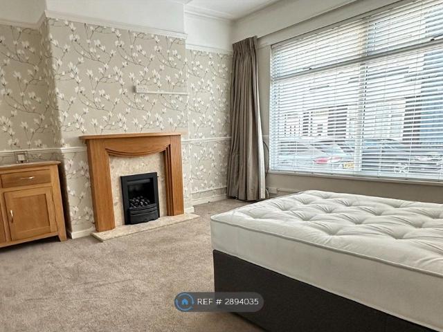 Room for rent in Oak Hill Park, Calderstones
