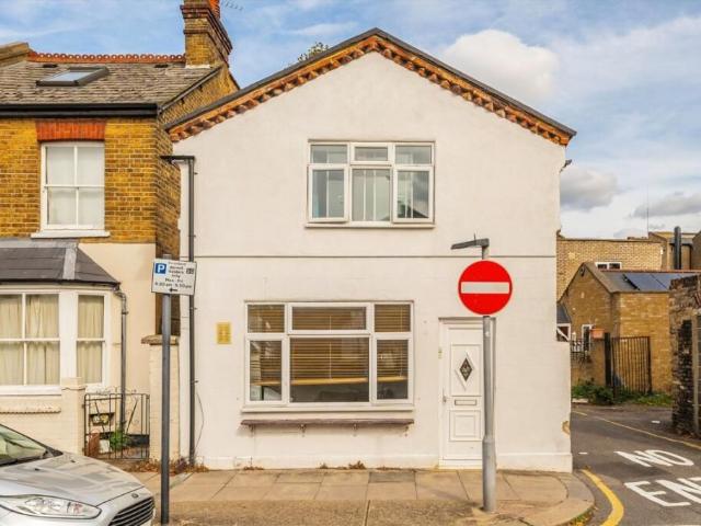 House for rent in Charville, Greater London