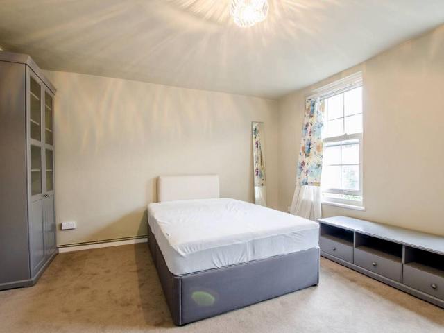 Apartment for rent in Oval, Greater London