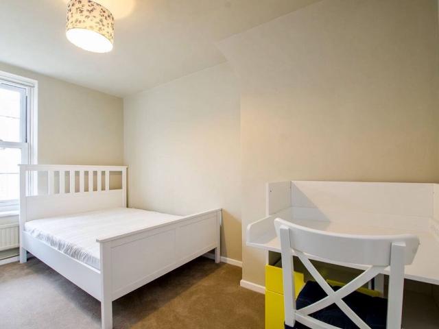 Apartment for rent in Oval, Greater London