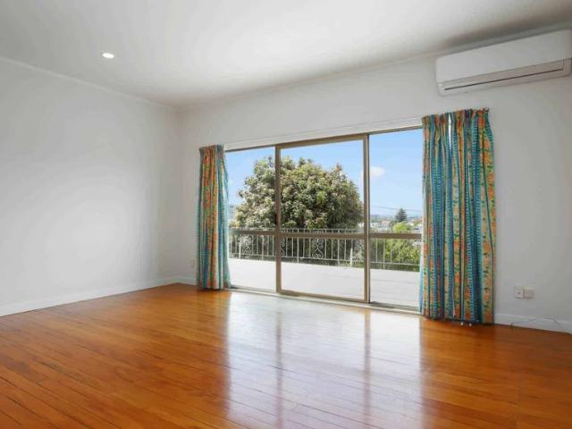 House for rent in Oratia