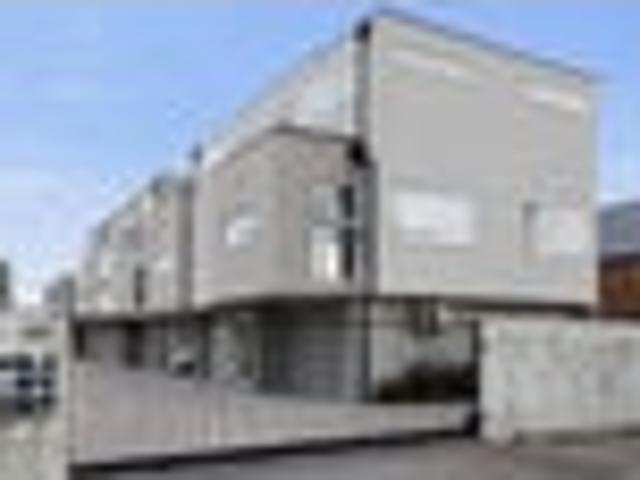Townhouse for sale in Heathcote, Canterbury