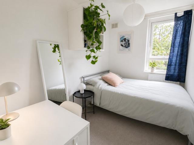 Room for rent in Poplar Grove, Greater London