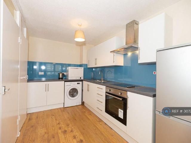 Apartment for rent in Falcon Estate, Greater London