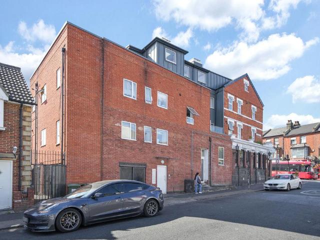 Apartment for rent in Manor Park, Greater London