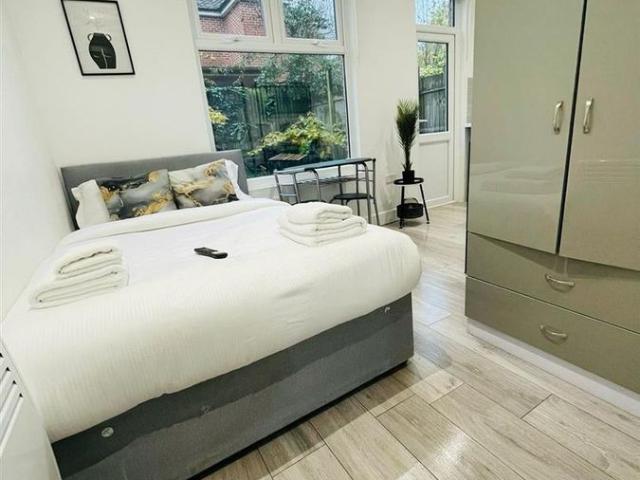Studio for rent in Dollis Hill, Greater London