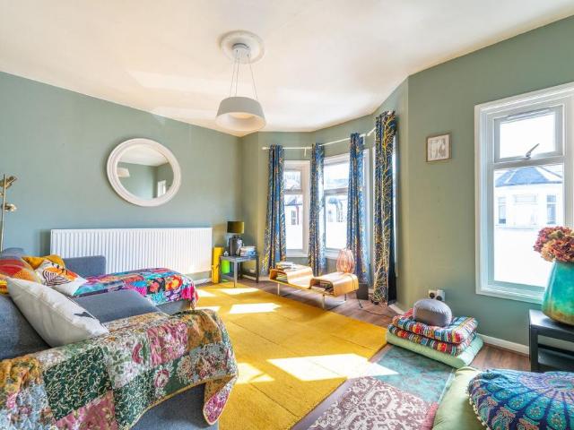 Apartment for rent in Dollis Hill, Greater London