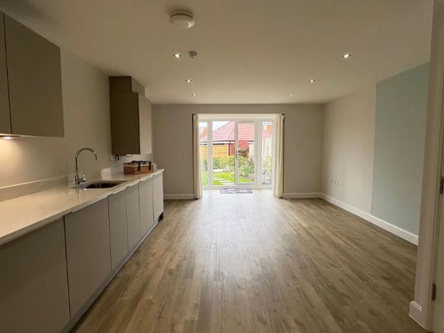 Townhouse for rent in Caldecott, Dromore