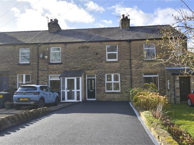 House for rent in Buxworth, Charlesworth