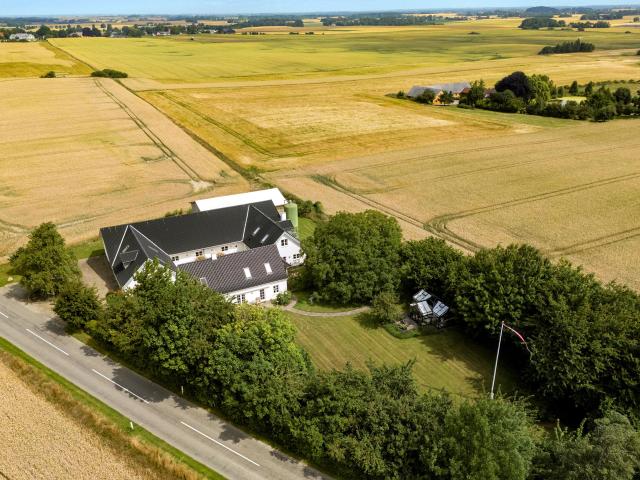 Landejendom til salg i Græse Bakkeby, Brøndby