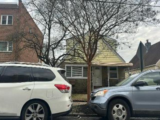 House for sale in The Bronx, Arverne