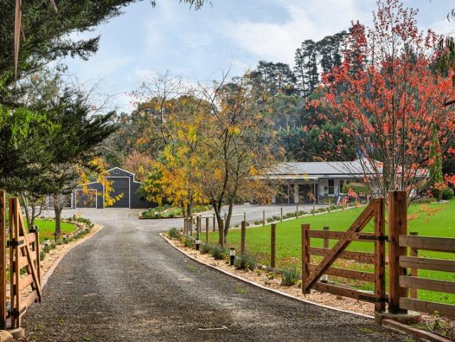 Cottage for sale in Healesville, Melbourne