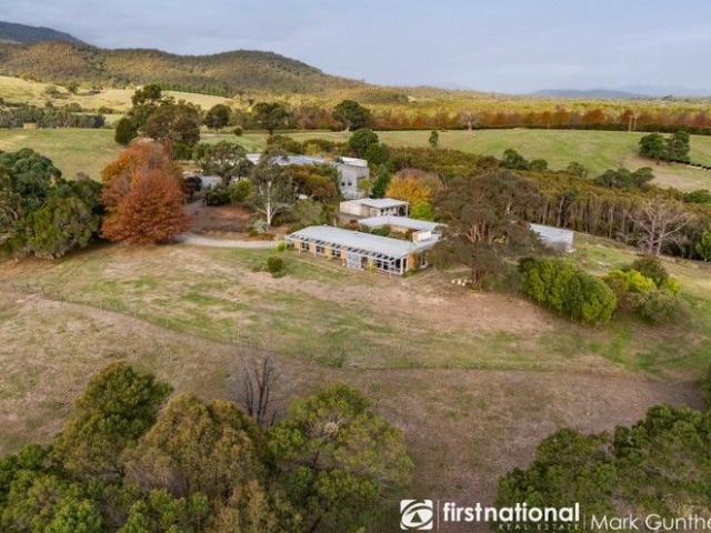 Cottage for sale in Camerons Creek, Victoria