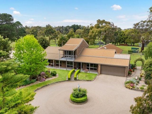 Cottage for sale in Camerons Creek, Victoria