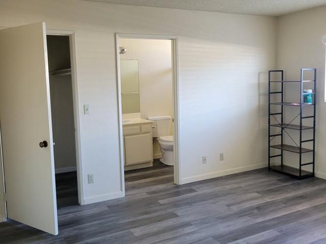 Room for rent in Canoga Park, California